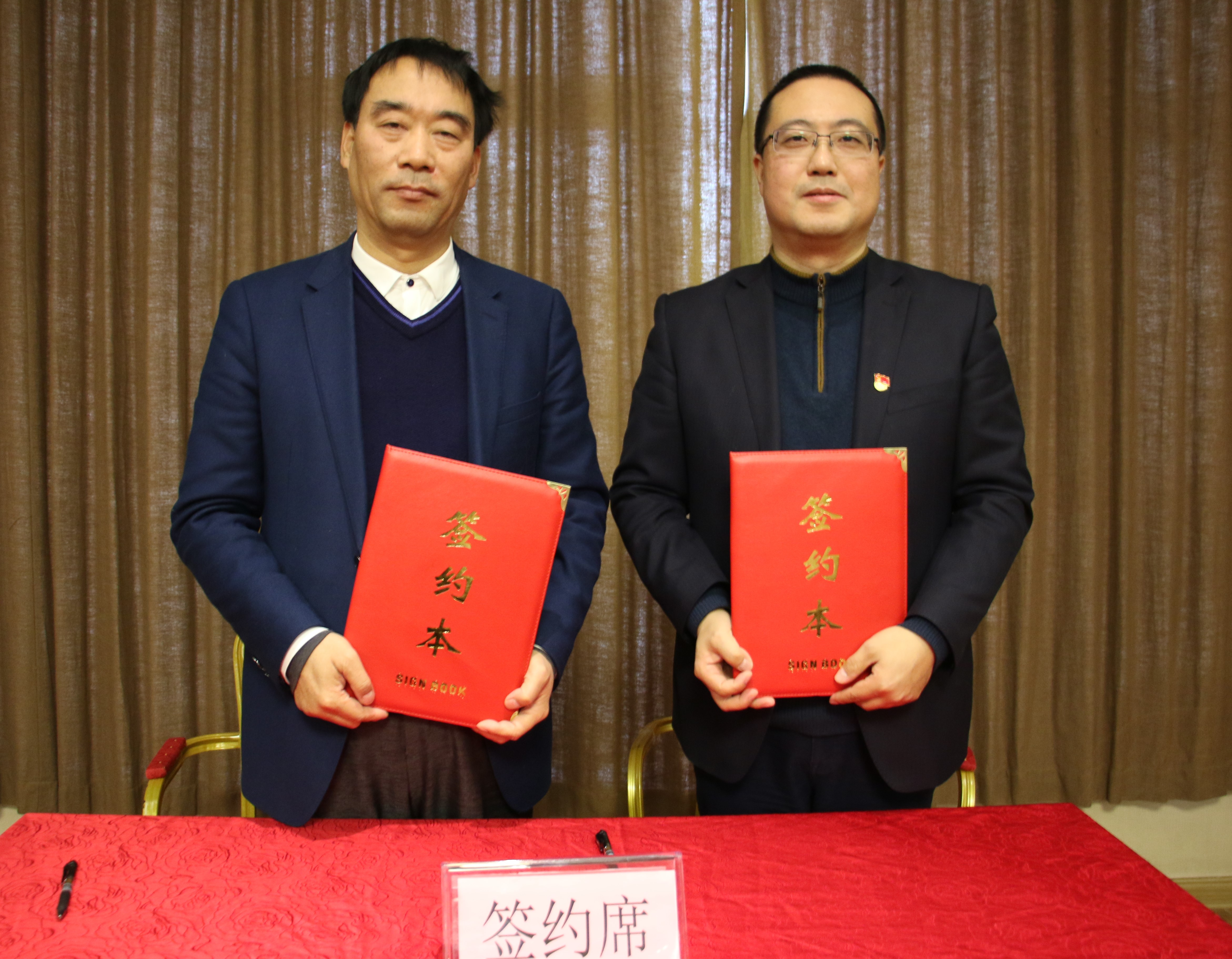 3b46cb80b8ca7deb91a811a00a9c3886 党支部共建签约1.JPG